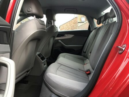 Audi A4 berline "40 000km" Automaat/Navi/led/pdc/cruise/2017