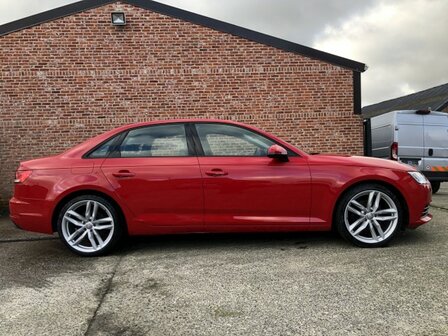 Audi A4 berline "40 000km" Automaat/Navi/led/pdc/cruise/2017