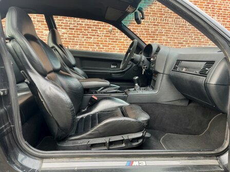 Bmw M3 3.0i e36 coupé "DIAMANT ZWART" 185 000km/carpass/1993