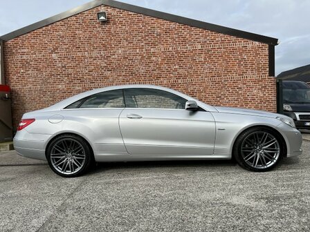 Mercedes E200 coupé "AUTOMAAT" benzine/leder/pdc/Navi/2012
