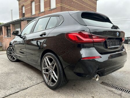 Bmw 118i F40 "BENZINE" Navi/led/cruise/pdc/1ste eig/140pk/2020!
