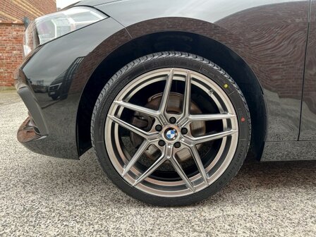Bmw 118i F40 "BENZINE" Navi/led/cruise/pdc/1ste eig/140pk/2020!