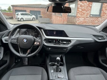 Bmw 118i F40 "BENZINE" Navi/led/cruise/pdc/1ste eig/140pk/2020!