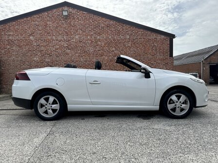Renault Megane 1.6i &quot;90 000km&quot; Navi/cruise/pdc/XENON/2011