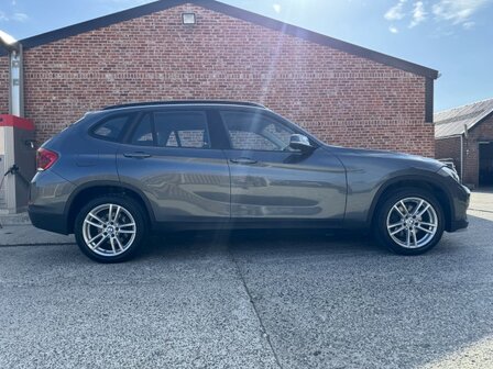 Bmw X1sdrive &quot;GARANTIE&quot;Navi/pdc/clima/trekhaak/180000km/2015