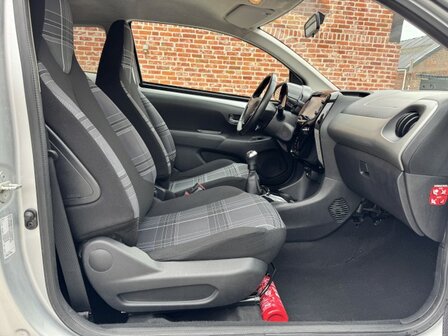 Peugeot 108 &quot;75 000km&quot; Navi/cruise/pdc/carplay/camera/2017