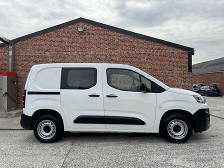 Citroen Berlingo 1.2i &quot;LICHTE VRACHT&quot; 70 000km/oh-boek/2021