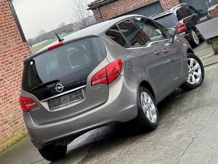 Opel Meriva 1.4i &quot;GEKEURD&quot; Navi/cruise/pdc/clima/oh-boek