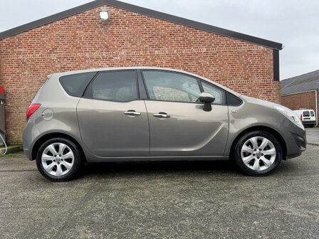 Opel Meriva 1.4i &quot;GEKEURD&quot; Navi/cruise/pdc/clima/oh-boek