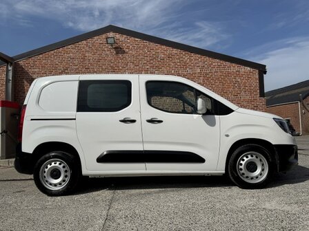 Opel combo 1.5d &quot;NIEUW-model&quot; lichtevracht/airco/pdc/2019