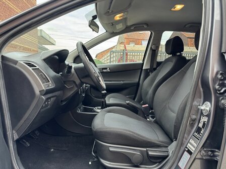 Hyundai I20 1.3i &quot;GARANTIE&quot; airco/BLEUTOOTH/benzine/135000km