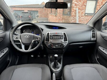 Hyundai I20 1.3i &quot;GARANTIE&quot; airco/BLEUTOOTH/benzine/135000km