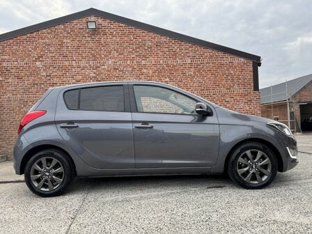 Hyundai I20 1.3i &quot;GARANTIE&quot; airco/BLEUTOOTH/benzine/135000km