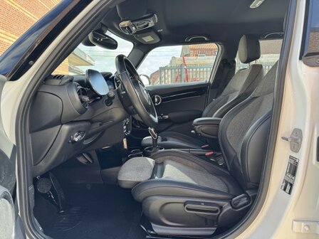 Mini Cooper 1.5i &quot;AUTOMAAT&quot; Full-option/carplay/virtual/2023