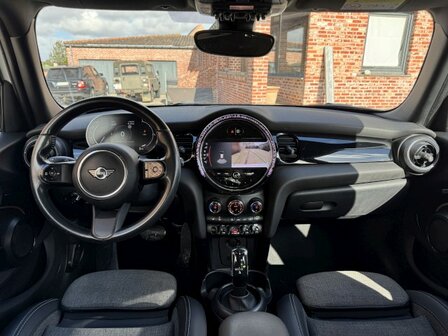 Mini Cooper 1.5i &quot;AUTOMAAT&quot; Full-option/carplay/virtual/2023