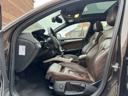 Audi a4 avant &quot;NIEUWSTAAT&quot; Navi/xenon/pano/leder/oh-boek
