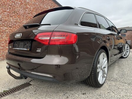 Audi a4 avant &quot;NIEUWSTAAT&quot; Navi/xenon/pano/leder/oh-boek