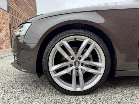 Audi a4 avant &quot;NIEUWSTAAT&quot; Navi/xenon/pano/leder/oh-boek