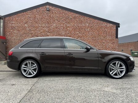 Audi a4 avant &quot;NIEUWSTAAT&quot; Navi/xenon/pano/leder/oh-boek