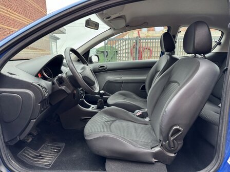 Peugeot 206+ 1.2i &quot;GEKEURD&quot; airco/GARANTIE/44kw/2010