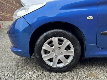 Peugeot 206+ 1.2i &quot;GEKEURD&quot; airco/GARANTIE/44kw/2010