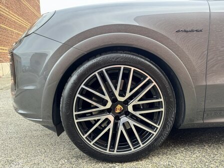 Porsche Cayenne "E-Hybride" Sportdesign/Bose/soft/22"/2024