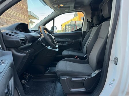 Peugeot partner XL "LICHTE VRACHT" Navi/CARPLAY/euro6d/2020