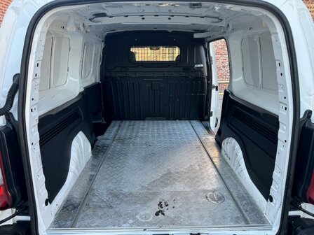 Peugeot partner XL "LICHTE VRACHT" Navi/CARPLAY/euro6d/2020