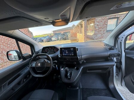 Peugeot partner XL "LICHTE VRACHT" Navi/CARPLAY/euro6d/2020