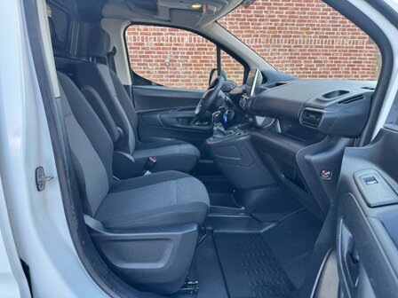 Peugeot partner XL "LICHTE VRACHT" Navi/CARPLAY/euro6d/2020