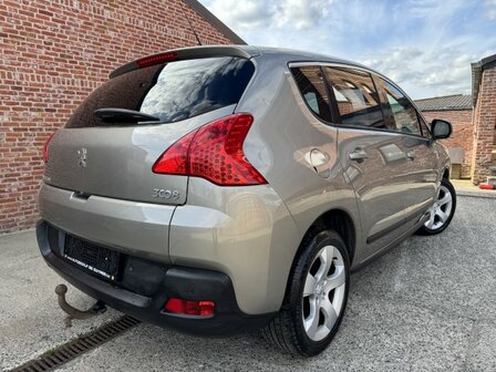 Peugeot 3008 1.6i "GARANTIE" cruise/clima/trekhaak/benzine!