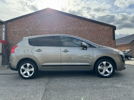 Peugeot 3008 1.6i "GARANTIE" cruise/clima/trekhaak/benzine!
