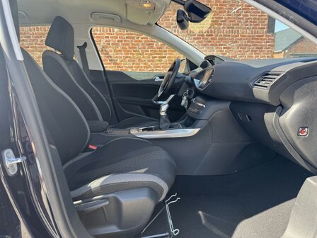 Peugeot 3081.2i "GARANTIE" Camera/Navi/cruise/pdc/euro6/2016