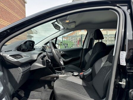 Peugeot 2008 1.2i "GARANTIE" Navi/clima/pdc/75 000km/oh-boek