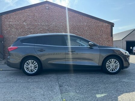 Ford focus 1.0i "80 000km" carplay/keyless/cruise/camera