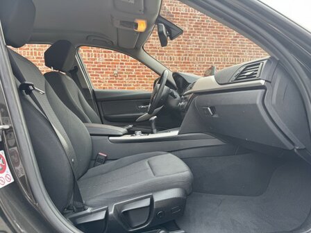Bmw 316d touring "FACELIFT" Navi/cruise/pdc/clima/ohboek/eu6
