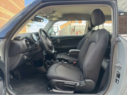 Mini One cooper 1.5i "65 000KM" pdc/clima/led/oh-boek/2020