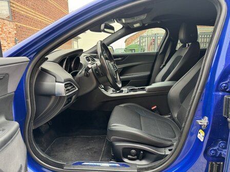 Jaguar Xe "R-sport" Xenon/keyles/MERIDAN/trekhaak/AUTOMAAT