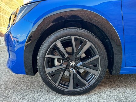 Peugeot 208 "AUTOMAAT" Gt-line/full-option/1500km/2024