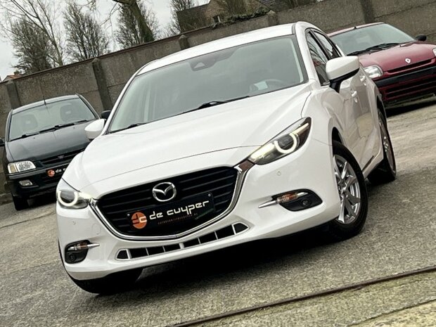 Mazda 3 2.0i "FULL-option" Navi/head-up/camera/keyless/2018