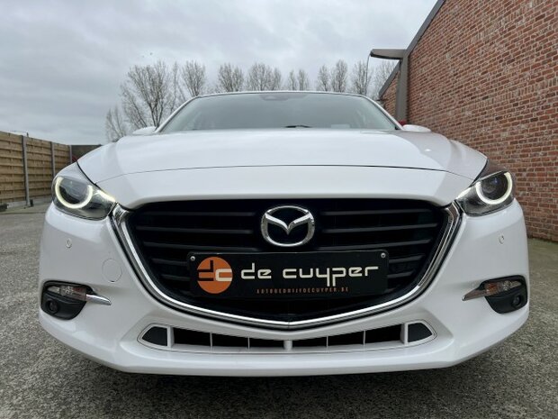 Mazda 3 2.0i "FULL-option" Navi/head-up/camera/keyless/2018