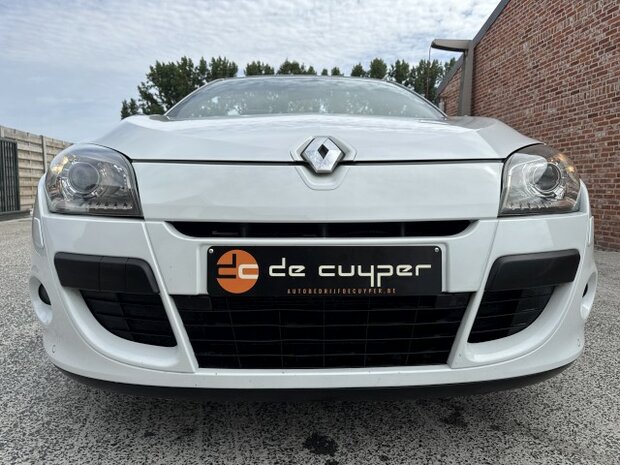 Renault Megane 1.6i "90 000km" Navi/cruise/pdc/XENON/2011