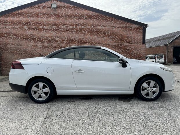 Renault Megane 1.6i "90 000km" Navi/cruise/pdc/XENON/2011