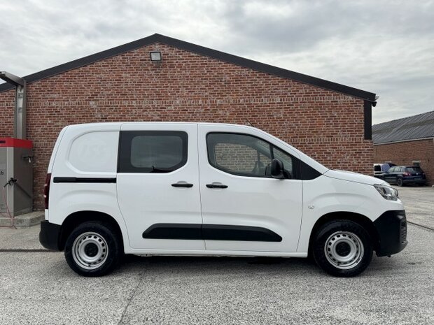 Citroen Berlingo 1.2i "LICHTE VRACHT" 70 000km/oh-boek/2021