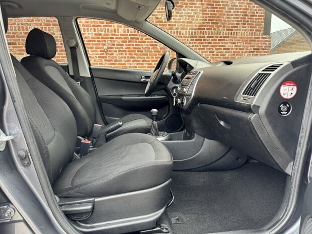 Hyundai I20 1.3i "GARANTIE" airco/BLEUTOOTH/benzine/135000km