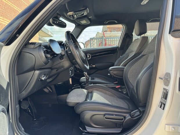 Mini Cooper 1.5i "AUTOMAAT" Full-option/carplay/virtual/2023