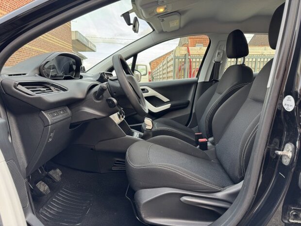 Peugeot 208 1.2i "GARANTIE" like/airco/cruise/80 000km/2019