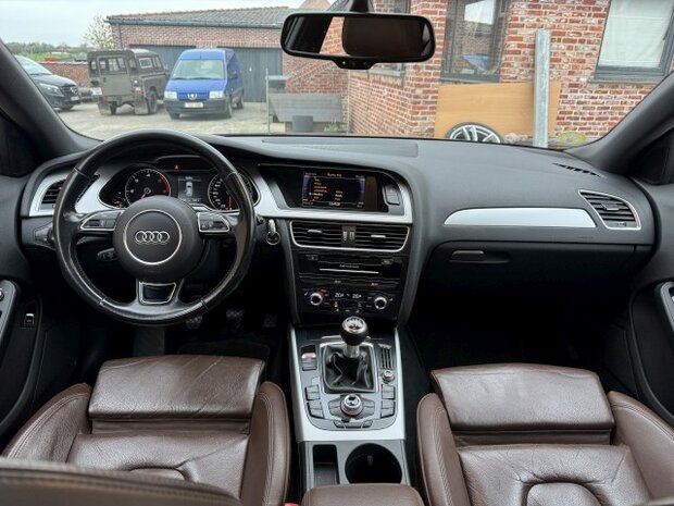 Audi a4 avant "NIEUWSTAAT" Navi/xenon/pano/leder/oh-boek