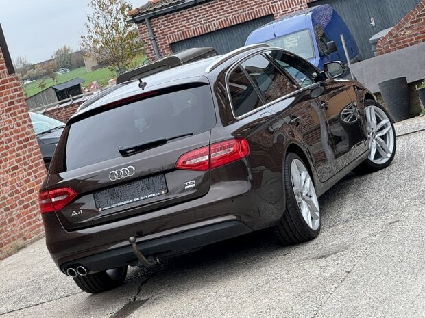 Audi a4 avant "NIEUWSTAAT" Navi/xenon/pano/leder/oh-boek