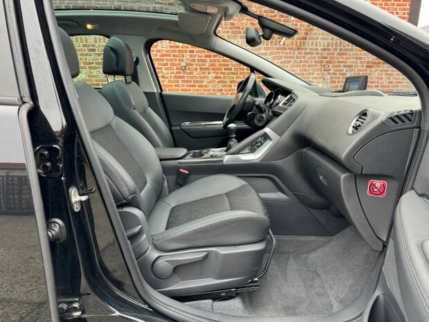Peugeot 3008 1.2i "GARANTIE" Navi/camera/pdc/clima/oh-boek